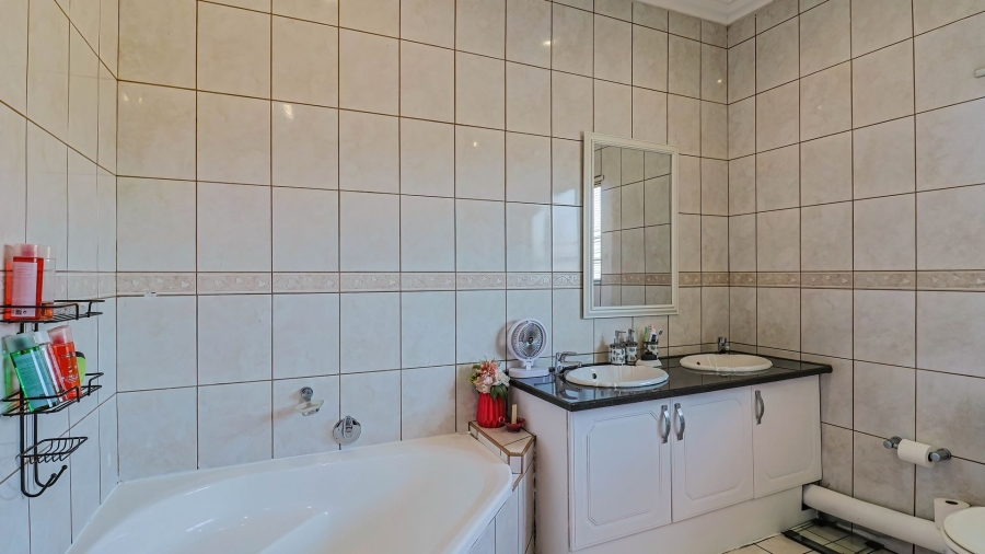 4 Bedroom Property for Sale in Boschdal North West
